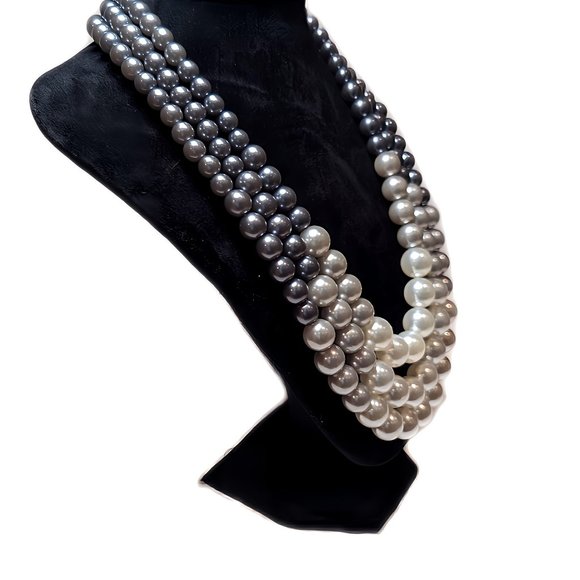 Jewelry - Grey Pearl Necklace